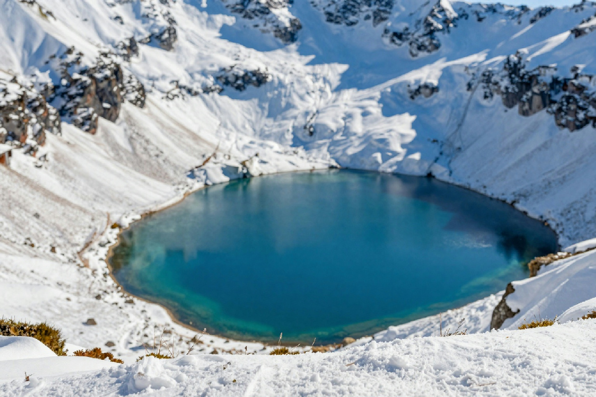 Lago Pilato in inverno: un angolo di paradiso nei Monti Sibillini che incanta con la sua bellezza unica