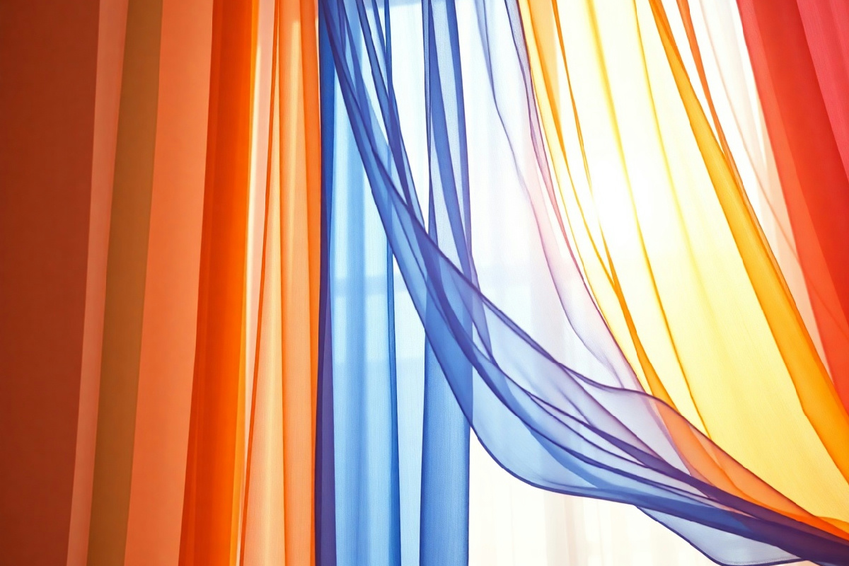 Tende leggere e colorate: il segreto per illuminare la tua casa e creare atmosfere uniche